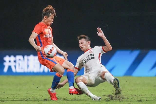 林峯约神秘嫩模逛乐园 疑似与女友吴千语已分手 2018-03-13 据港媒报道，林峯与吴千语分手传闻愈演愈烈，连春节也是各顾各的。