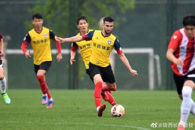 你很难想象，当下还有人去塑造无怨无悔支持爱人的贤内助角色，而且这个贤内助几乎没有太多情绪。