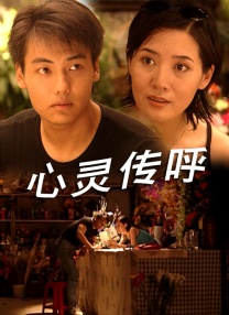 王珞丹出席活动穿皮革短裙 露美腿女人味十足 2015-10-12 10月11日，王珞丹受邀参加某品牌在南京的活动。